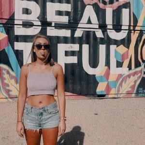 Meet your Posher, Elizabeth